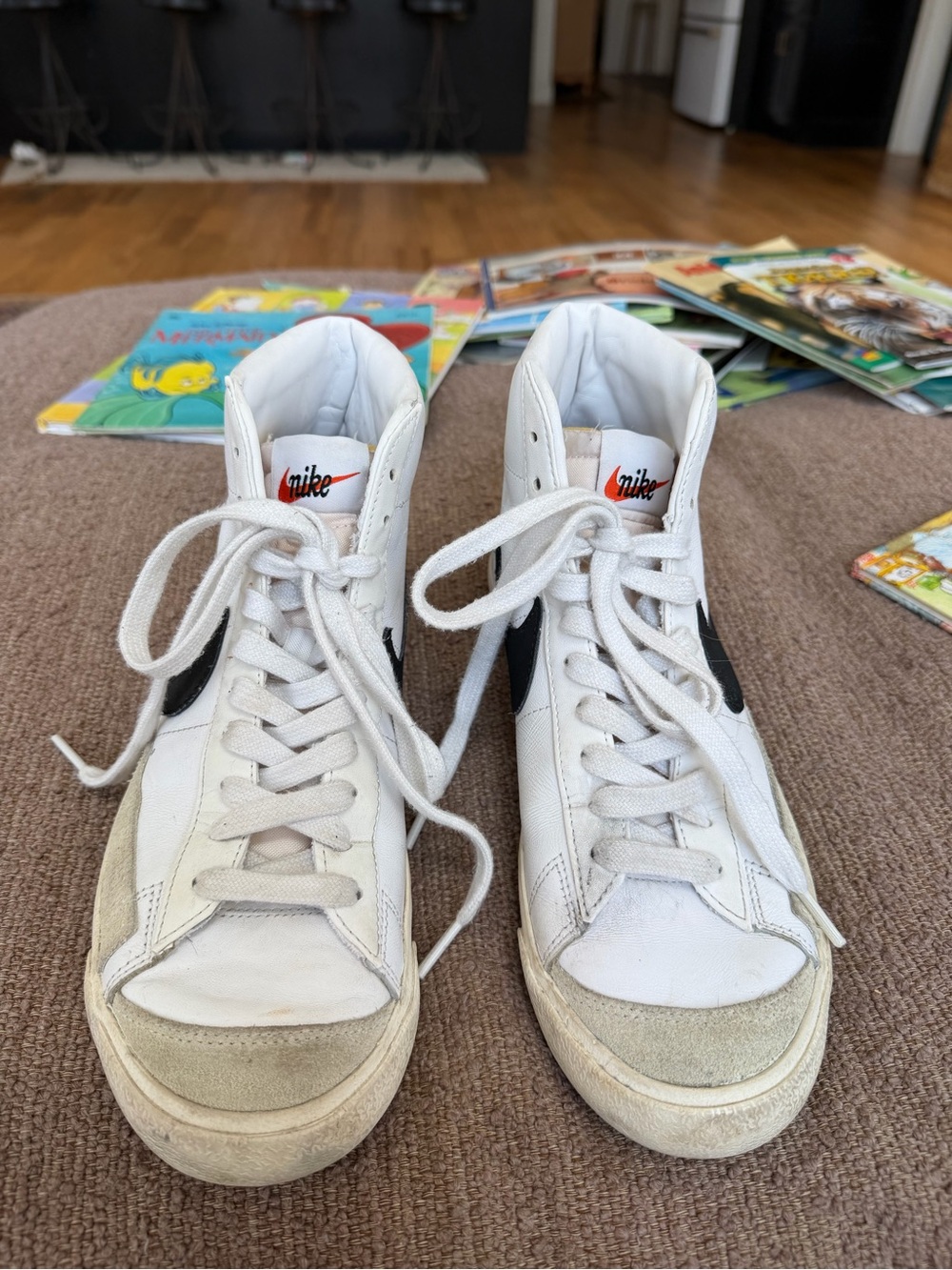 Nike Blazer Mid ’77 Vintage High-Top Sneakers – Men’s 7.5 / Women’s 9